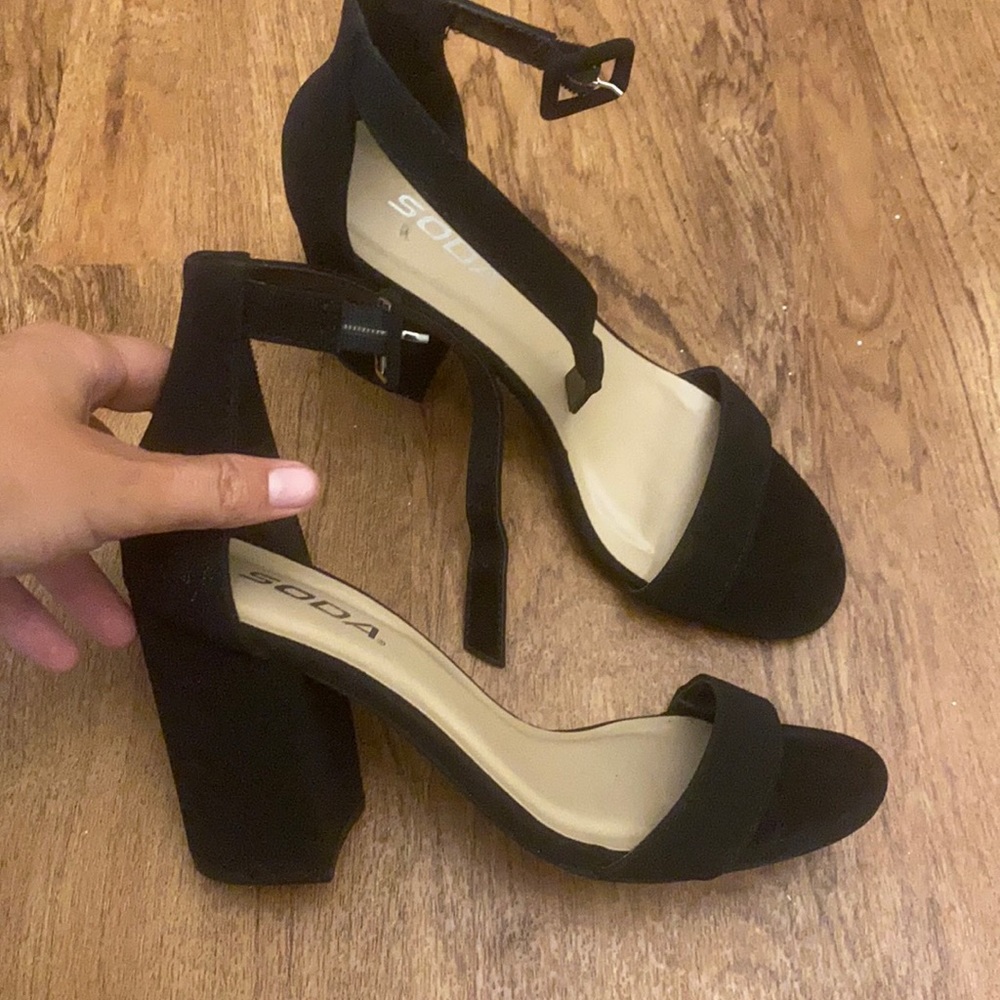 Black heels size 7.5